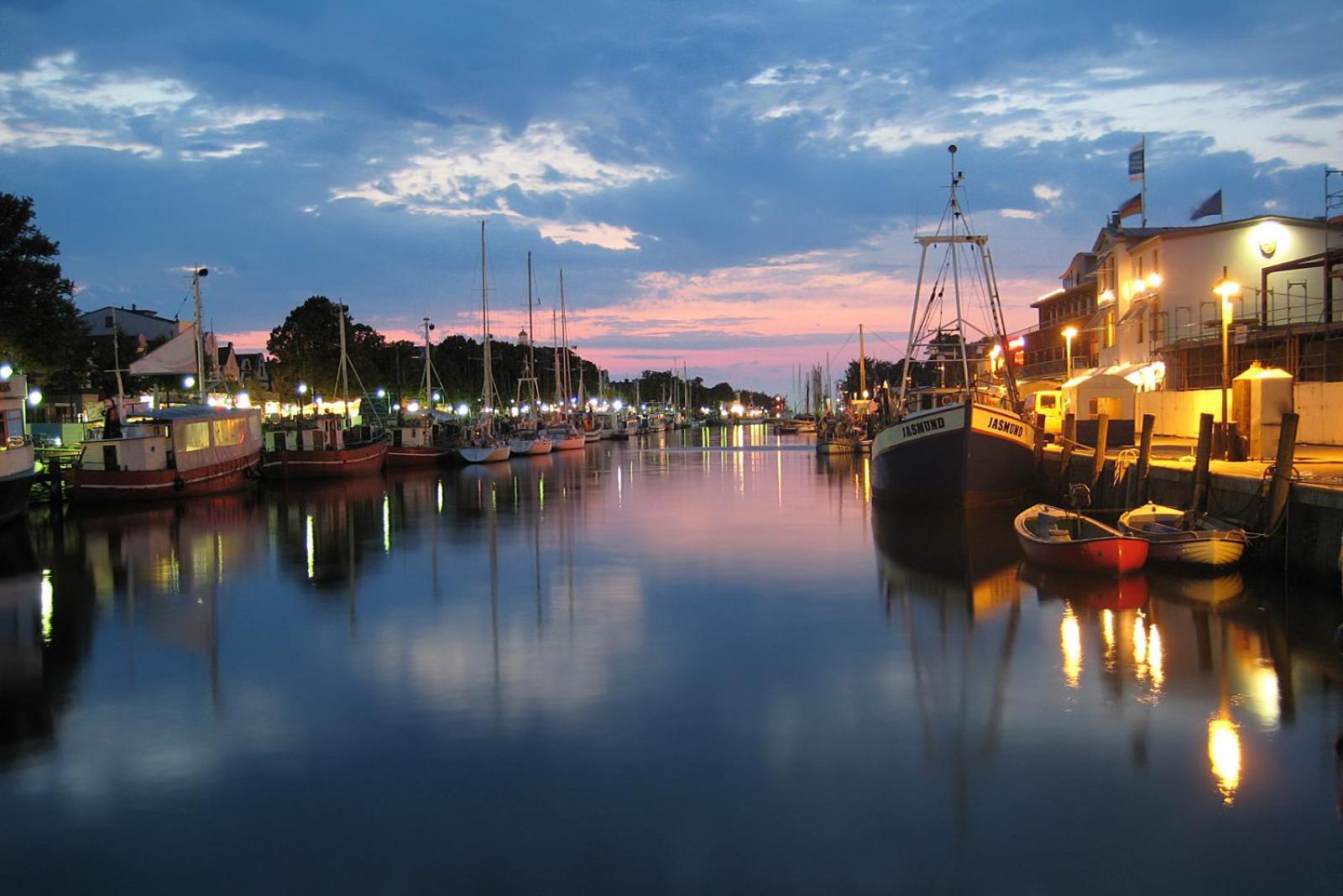 Lotsenhaus/Ostseewelle Rostock Eksteriør billede